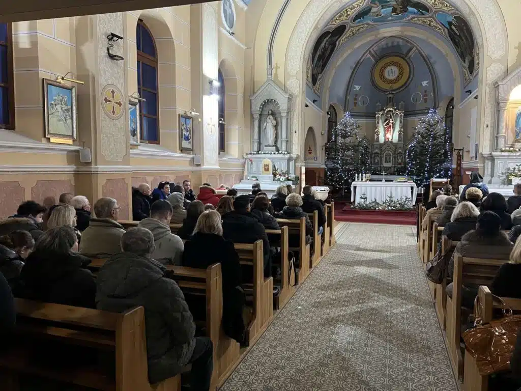Misa ponoćka održana u Travniku uz poruke nade i mira (FOTO/VIDEO)