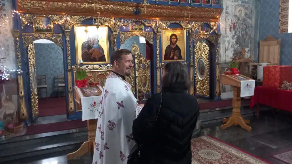 Božić u Travniku obilježen liturgijom u hramu Uspenja Presvete Bogorodice (FOTO/VIDEO)