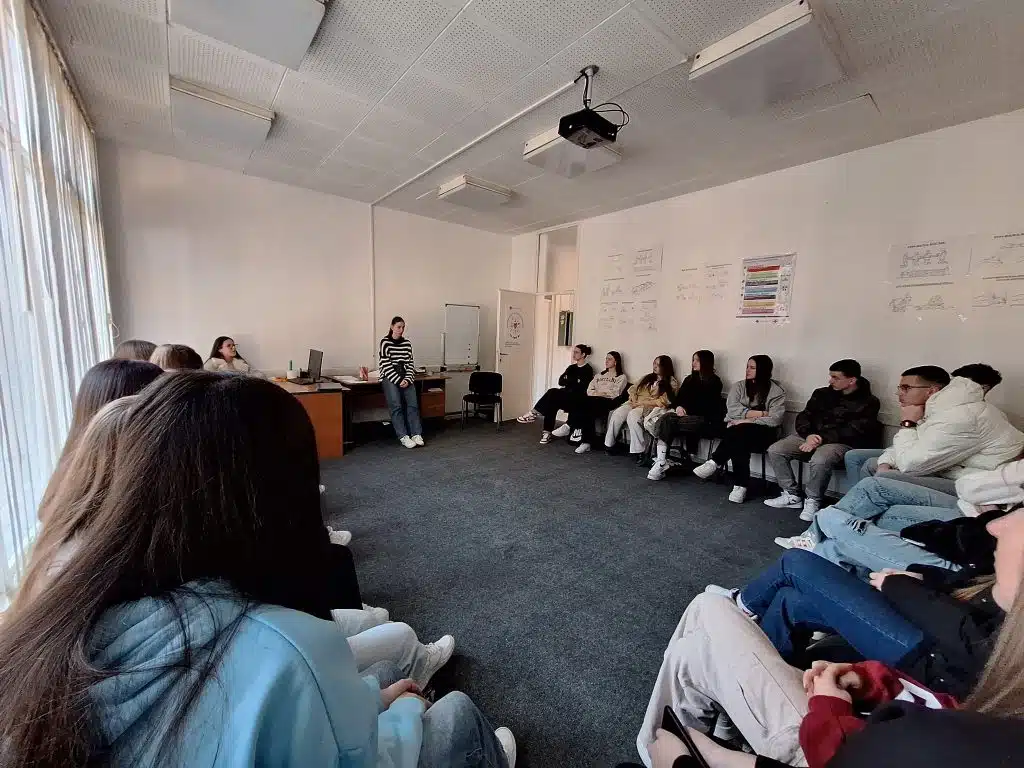 Crveni križ općine Travnik promoviše volonterizam kroz projekat “Djeluj preventivno”