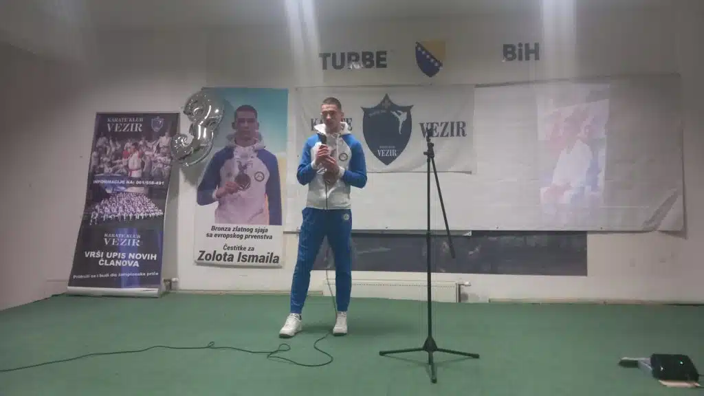 Turbe dočekalo bronzanog Ismaila Zolotu (FOTO)