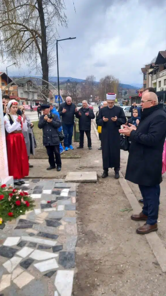 U Turbetu svečano otkriven obnovljeni spomenik borcima (FOTO)