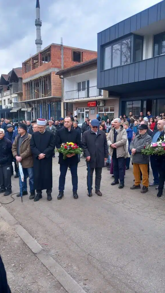 U Turbetu svečano otkriven obnovljeni spomenik borcima (FOTO)