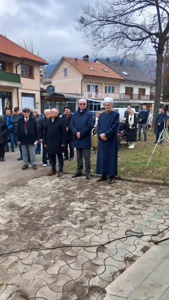 U Turbetu svečano otkriven obnovljeni spomenik borcima (FOTO)