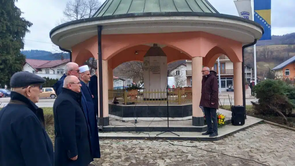 U Turbetu svečano otkriven obnovljeni spomenik borcima (FOTO)