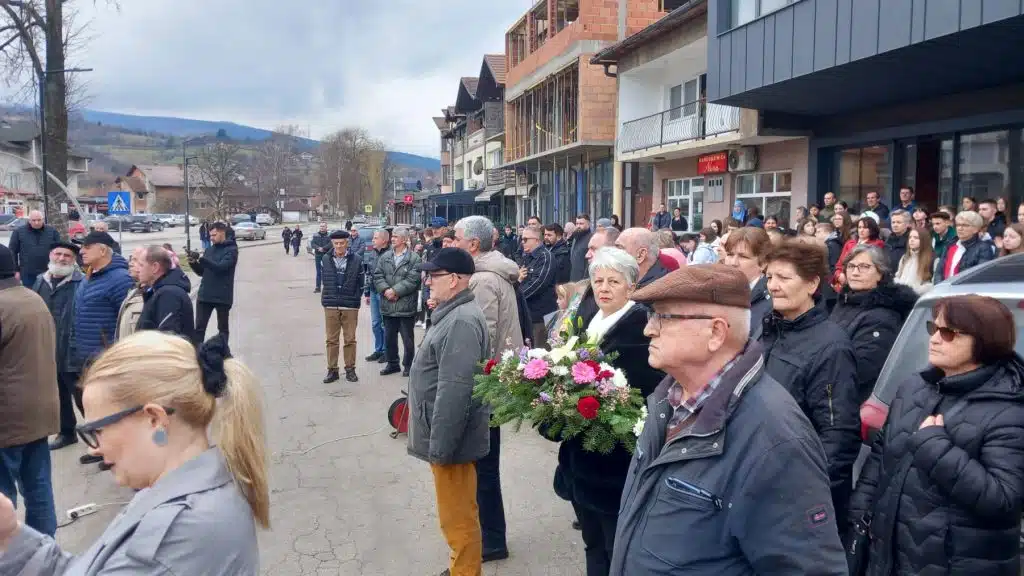 U Turbetu svečano otkriven obnovljeni spomenik borcima (FOTO)