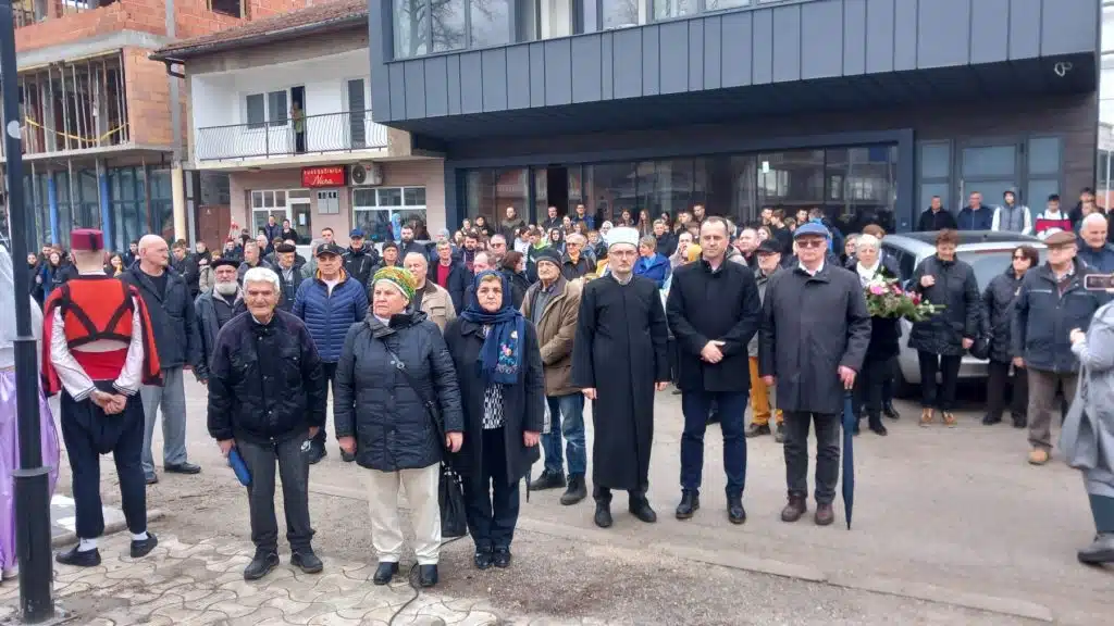 U Turbetu svečano otkriven obnovljeni spomenik borcima (FOTO)