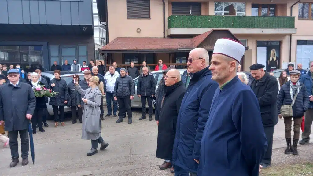 U Turbetu svečano otkriven obnovljeni spomenik borcima (FOTO)