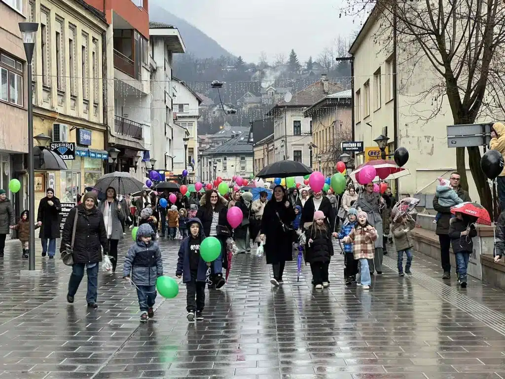 (FOTO) Travnik ispratio "Ramazanski vozić" – 400 djece obilježilo početak ramazana (FOTO) Travnik ispratio "Ramazanski vozić" – 400 djece obilježilo početak ramazana