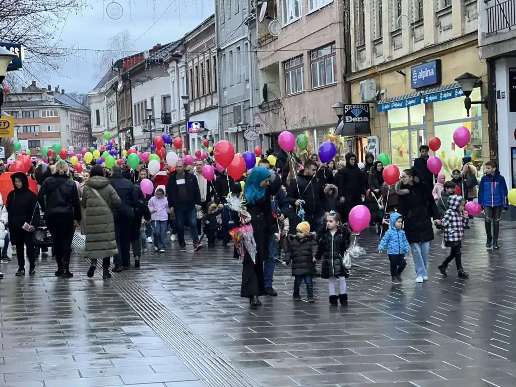 (FOTO) Travnik ispratio "Ramazanski vozić" – 400 djece obilježilo početak ramazana (FOTO) Travnik ispratio "Ramazanski vozić" – 400 djece obilježilo početak ramazana