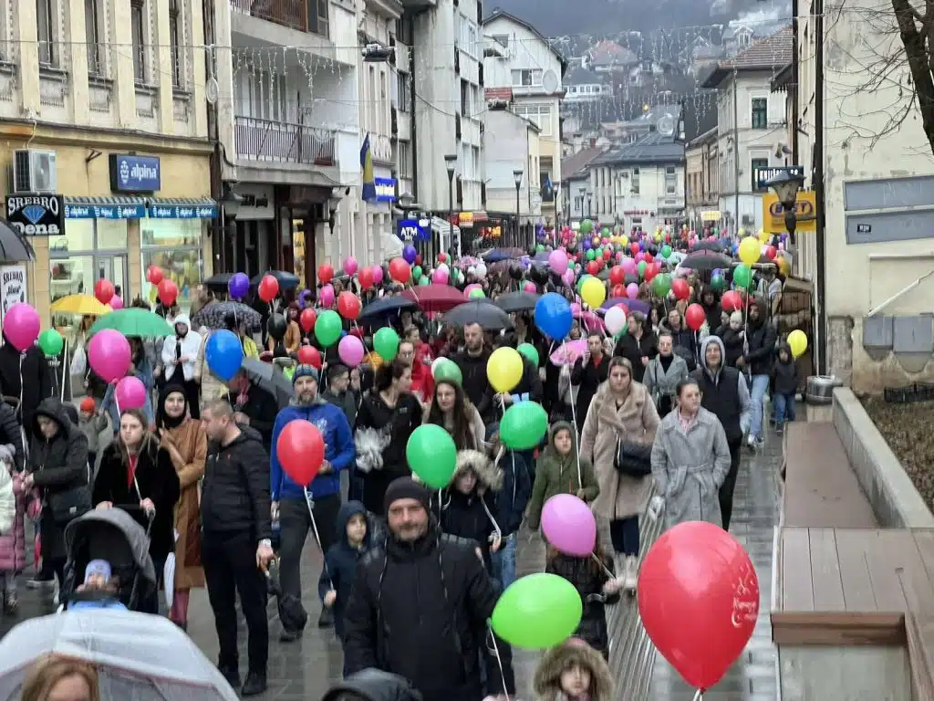 (FOTO) Travnik ispratio "Ramazanski vozić" – 400 djece obilježilo početak ramazana (FOTO) Travnik ispratio "Ramazanski vozić" – 400 djece obilježilo početak ramazana