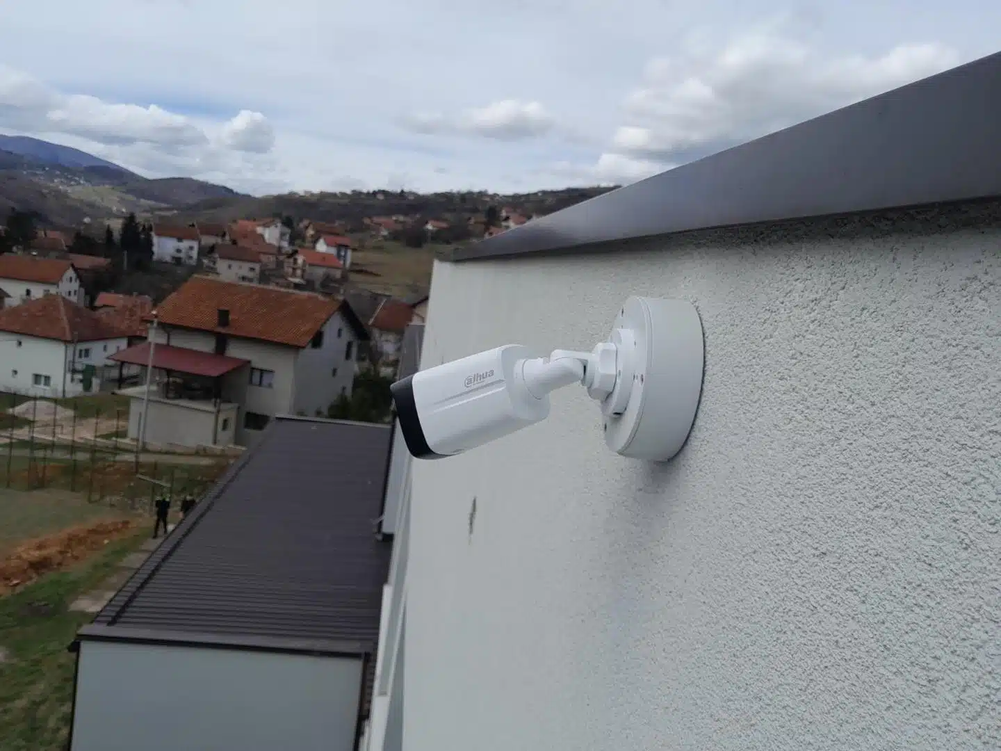 Počelo postavljanje videonadzora u travničkim školama (FOTO)