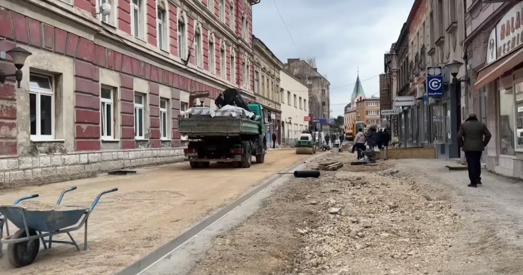 Travnik dobija moderno šetalište – završni radovi na rekonstrukciji korza (VIDEO)