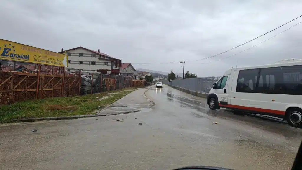 Obilne padavine u Travniku: Poplave ugrozile infrastrukturu i saobraćaj (FOTO)