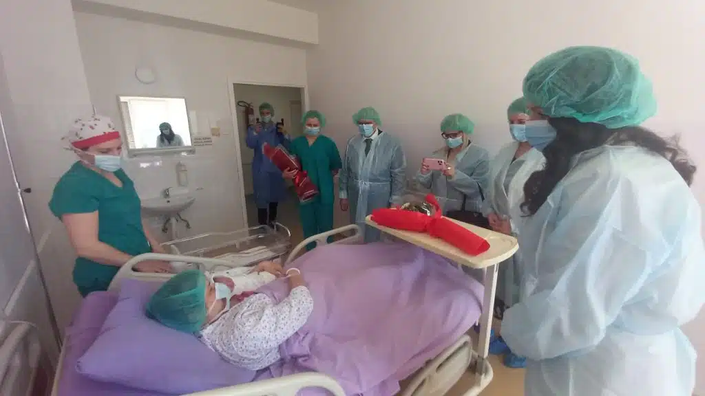 Prvorođena beba Sara donijela radost na Dan općine Travnik (FOTO)