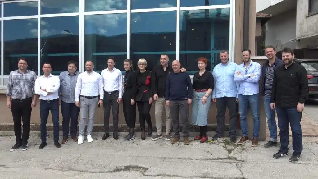 Travnik okupio bivše stanare Čabruše: Emotivno prisjećanje na djetinjstvo u ratnim godinama (FOTO)