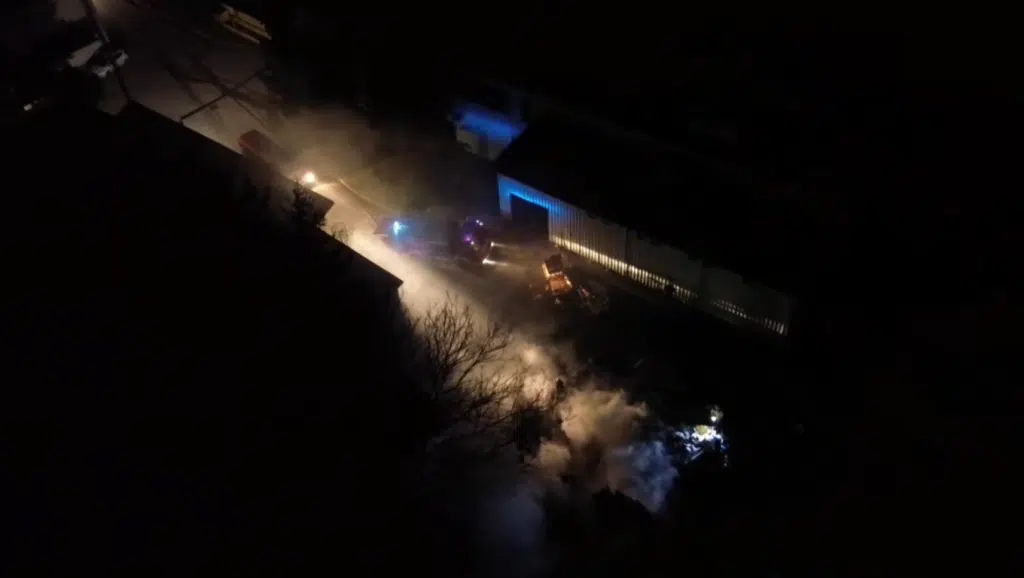Požar u Borcu: Gori otpad, vatrogasci na terenu (VIDEO)