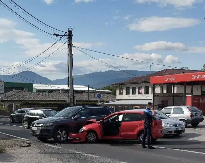 (FOTO) Saobraćajna nezgoda na Docu