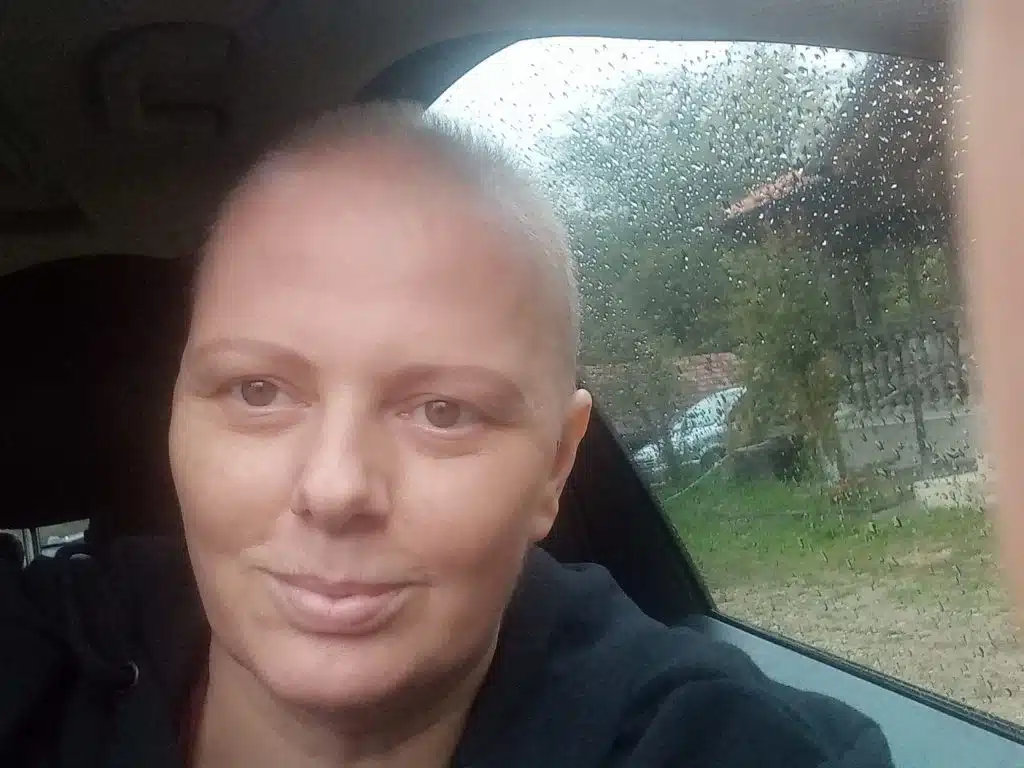 Udruženje Pomozi.ba pokrenulo apel za Edisu, majku trinaestogodišnjaka, koja vodi borbu s rakom