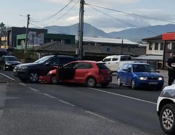 (FOTO) Saobraćajna nezgoda na Docu