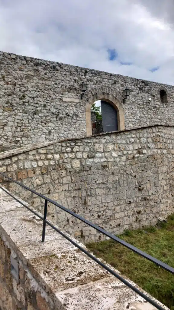 Stari grad Travnik učestvuje u manifestaciji „Noć tvrđava“ – dan ispunjen izložbama i radionicama (FOTO) Stari grad Travnik učestvuje u manifestaciji „Noć tvrđava“ – dan ispunjen izložbama i radionicama (FOTO)