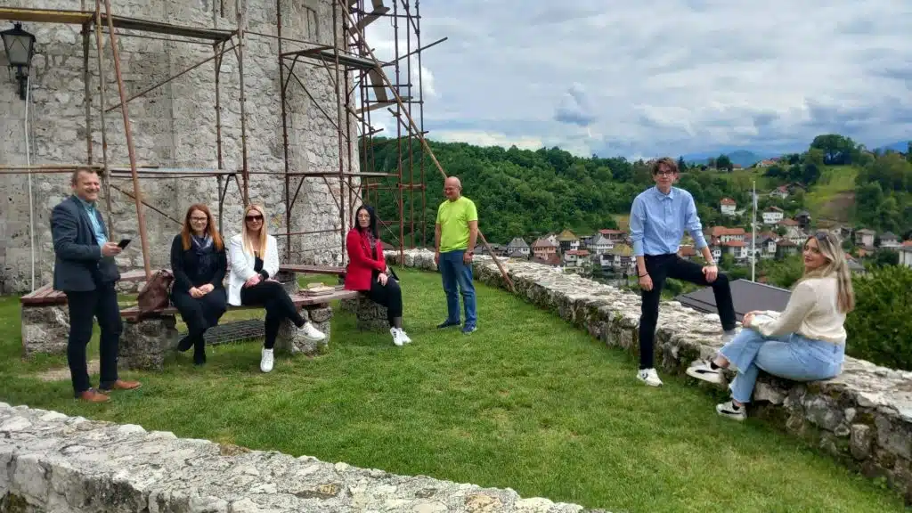 Stari grad Travnik učestvuje u manifestaciji „Noć tvrđava“ – dan ispunjen izložbama i radionicama (FOTO) Stari grad Travnik učestvuje u manifestaciji „Noć tvrđava“ – dan ispunjen izložbama i radionicama (FOTO)