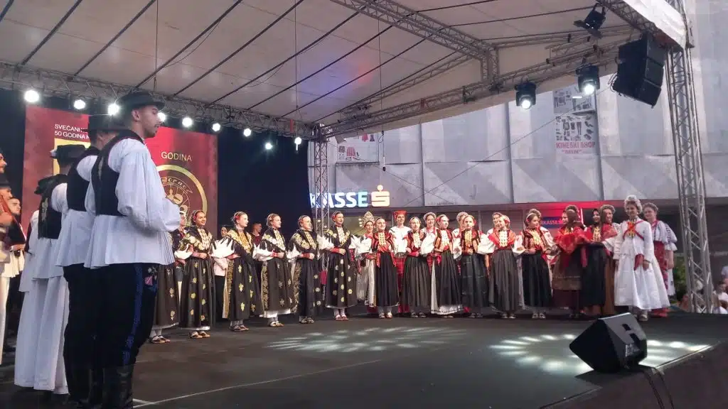 Druga večer slavlja KUD-a ‘Borac’: Tradicija, emocije i zajedništvo (FOTO)