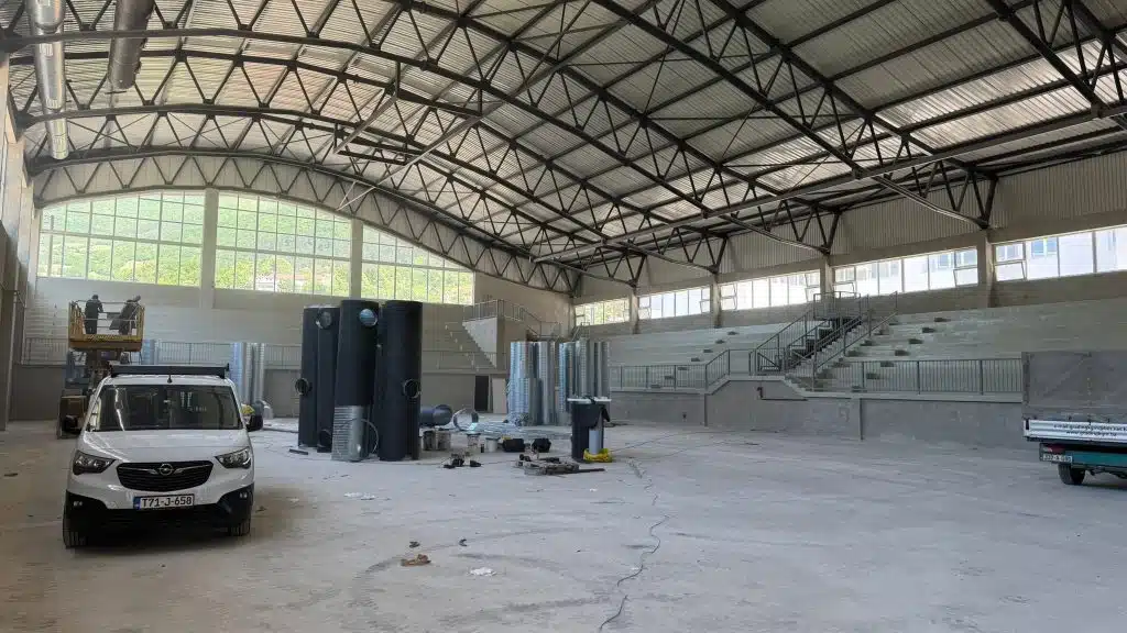 (FOTO) Travnik konačno dobija sportsku dvoranu: Radovi ulaze u završnu fazu