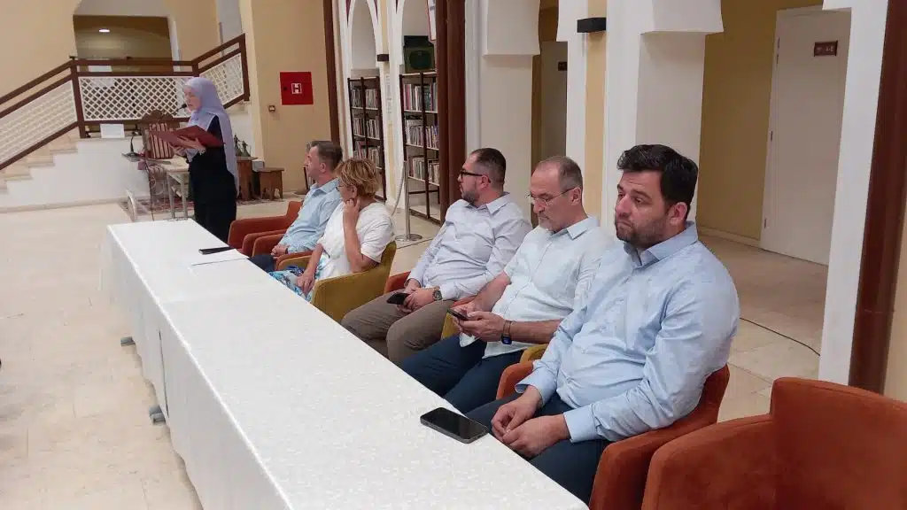 U Travniku podijeljene stipendije za učenike iz tri kantona (FOTO)