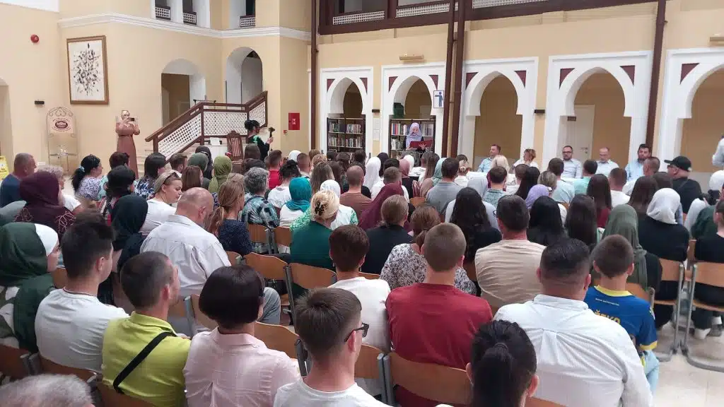 U Travniku podijeljene stipendije za učenike iz tri kantona (FOTO)