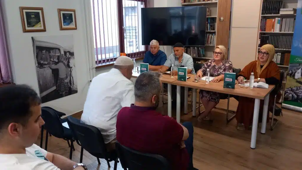 U Gradskoj biblioteci Travnik promovisana knjiga „Pitah, putovah, napisah“ Bajre Perve (FOTO)