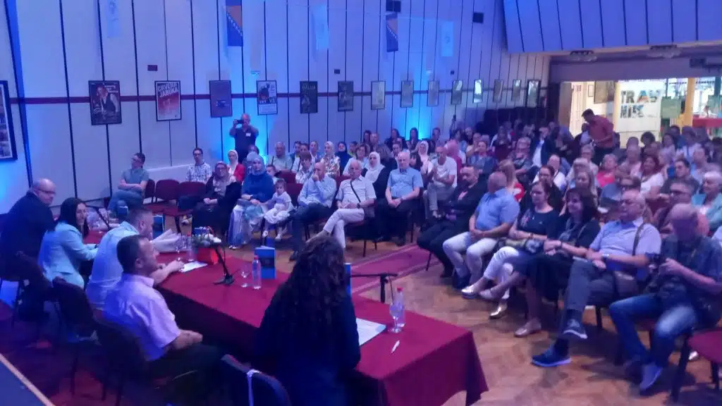 U Travniku svečano predstavljena knjiga “Travnik 360°” (FOTO)