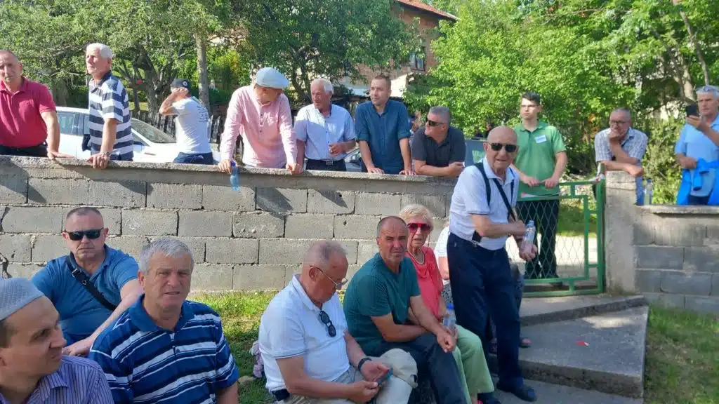 Velika Bukovica: Održana centralna manifestacija sjećanja na stradanja Bošnjaka u ratu (FOTO)