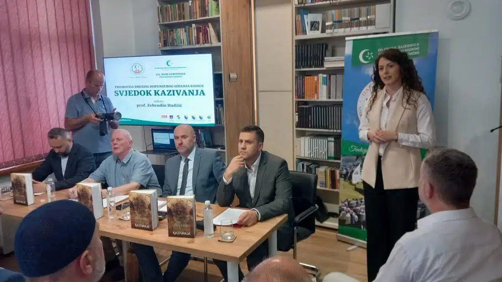 (FOTO) U Travniku održana promocija knjige "Svjedok kazivanja" u okviru 515. Dana Ajvatovice (FOTO) U Travniku održana promocija knjige "Svjedok kazivanja" u okviru 515. Dana Ajvatovice