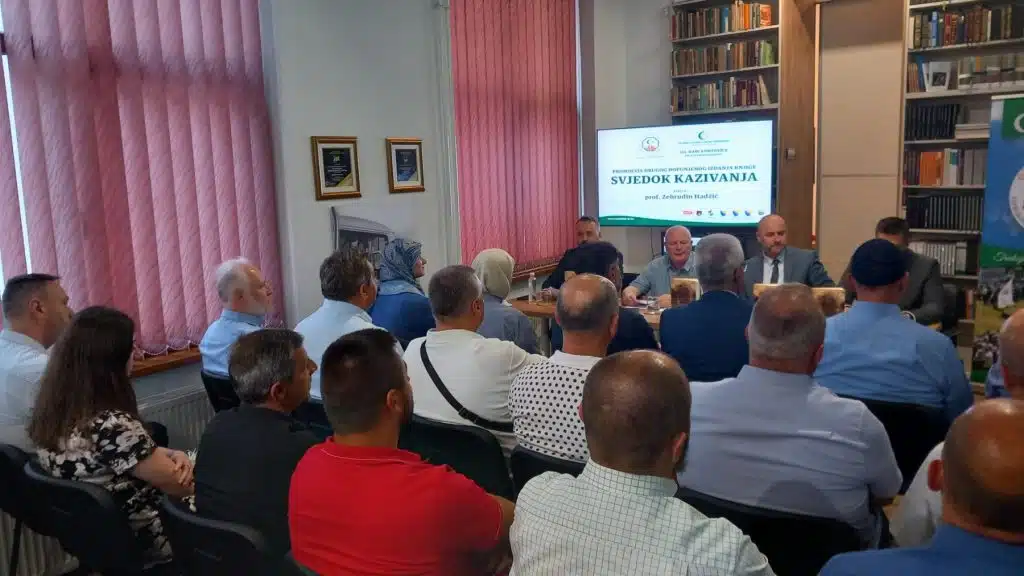(FOTO) U Travniku održana promocija knjige "Svjedok kazivanja" u okviru 515. Dana Ajvatovice (FOTO) U Travniku održana promocija knjige "Svjedok kazivanja" u okviru 515. Dana Ajvatovice