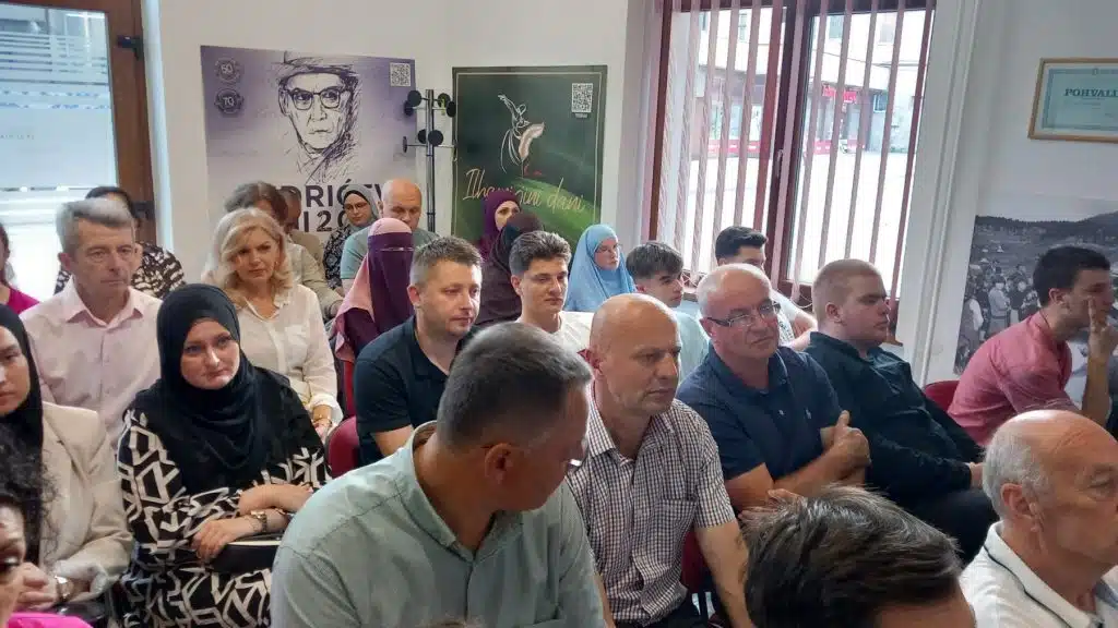 (FOTO) U Travniku održana promocija knjige "Svjedok kazivanja" u okviru 515. Dana Ajvatovice (FOTO) U Travniku održana promocija knjige "Svjedok kazivanja" u okviru 515. Dana Ajvatovice