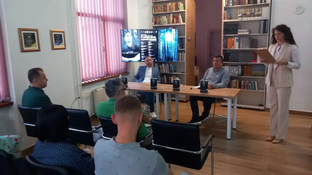Promocija knjige “Kad osvaneš sam” Emira Bektića povodom 30. godišnjice genocida u Srebrenici (FOTO)