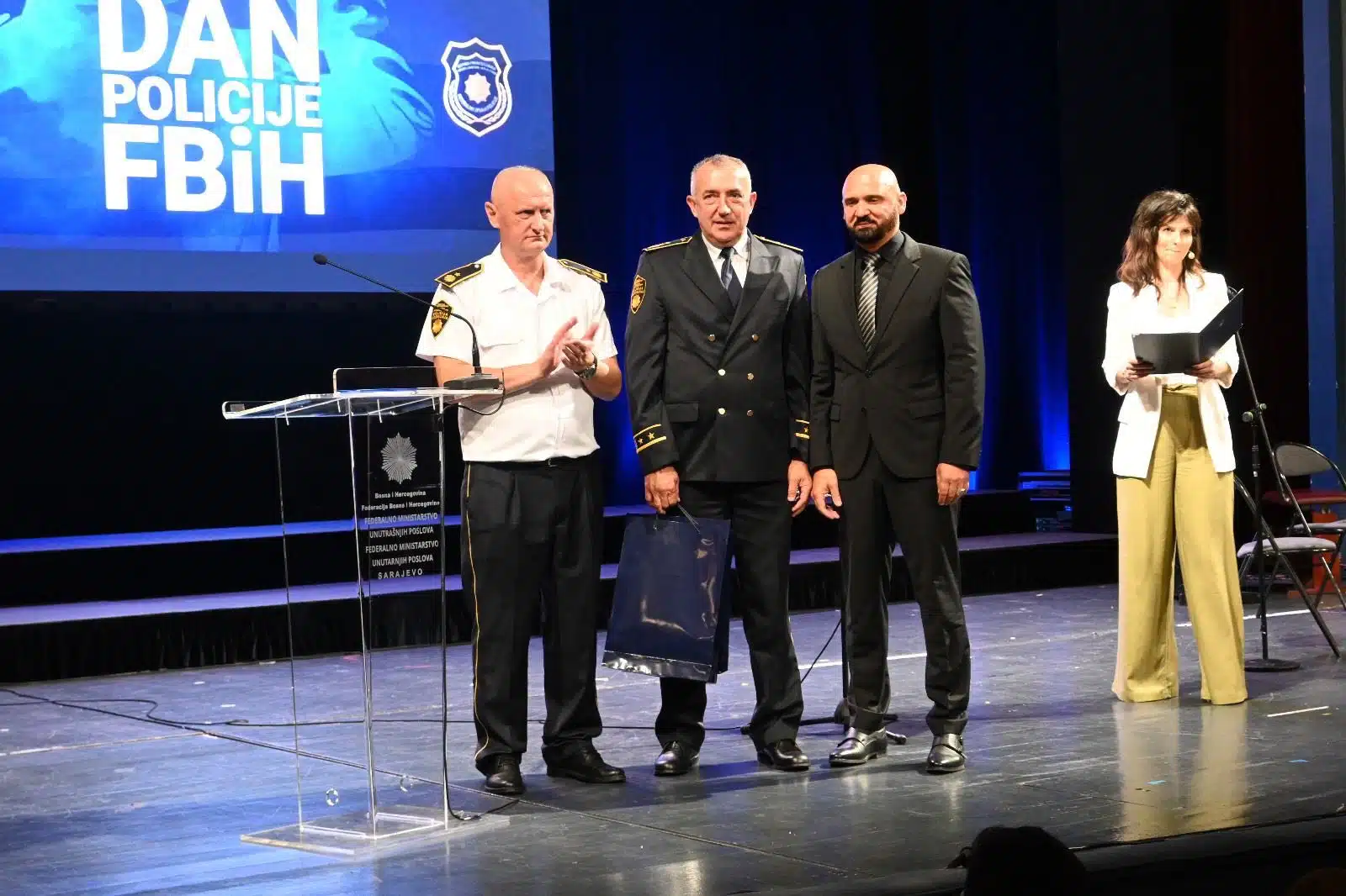 Priznanja za MUP SBK: Zlatne značke uručene glavnom tužiocu, ministru i komesaru