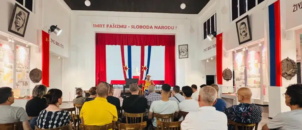 Monodrama “Lopovčić” oduševila publiku na Pozorišnim igrama BiH u Jajcu (FOTO)