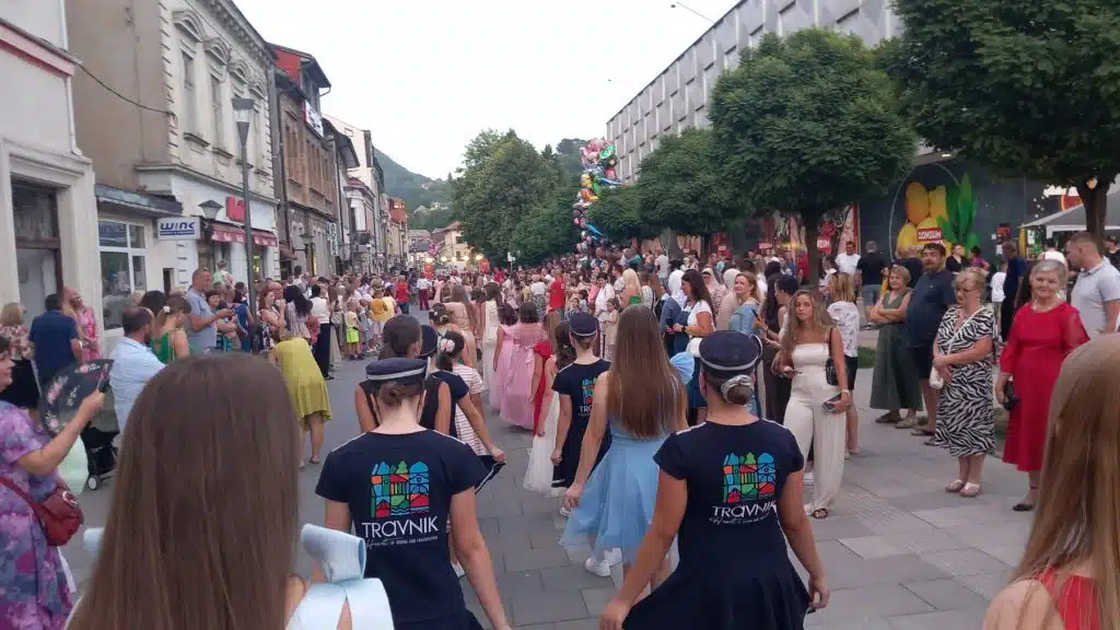 Travnički korzo večeras prepun sadržaja: Defile, dječiji bal, izložba golubova i promocija turizma (FOTO)