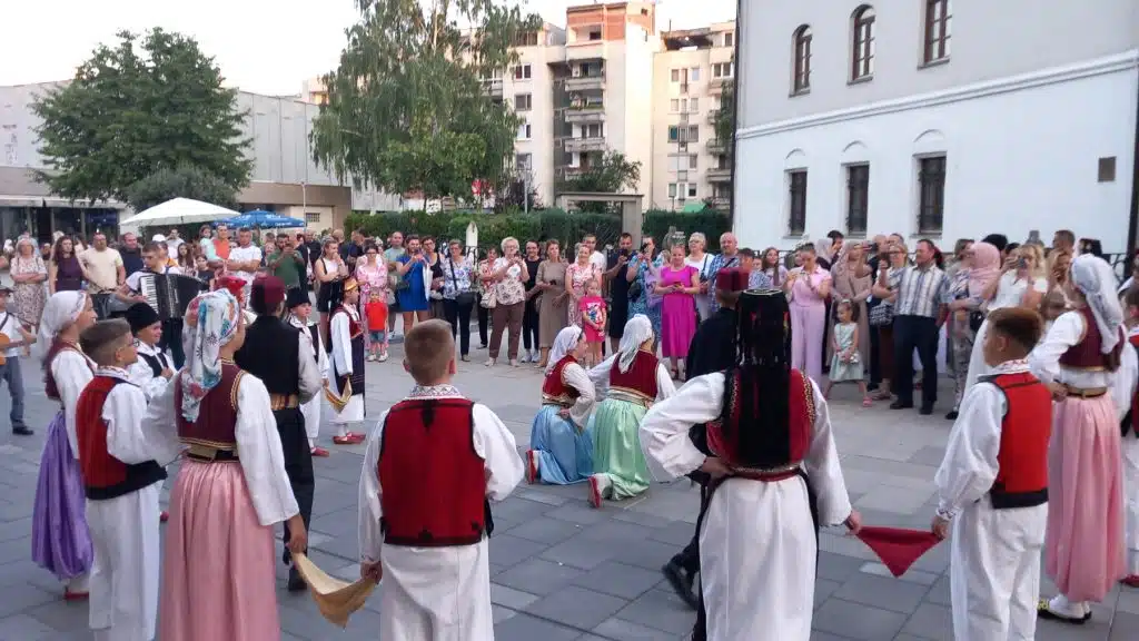 Travničke večeri u punom sjaju: umjetnost, muzika i sport u srcu grada (FOTO)