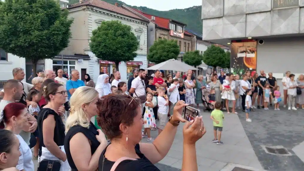 Travničke večeri u punom sjaju: umjetnost, muzika i sport u srcu grada (FOTO) Travničke večeri u punom sjaju: umjetnost, muzika i sport u srcu grada (FOTO)