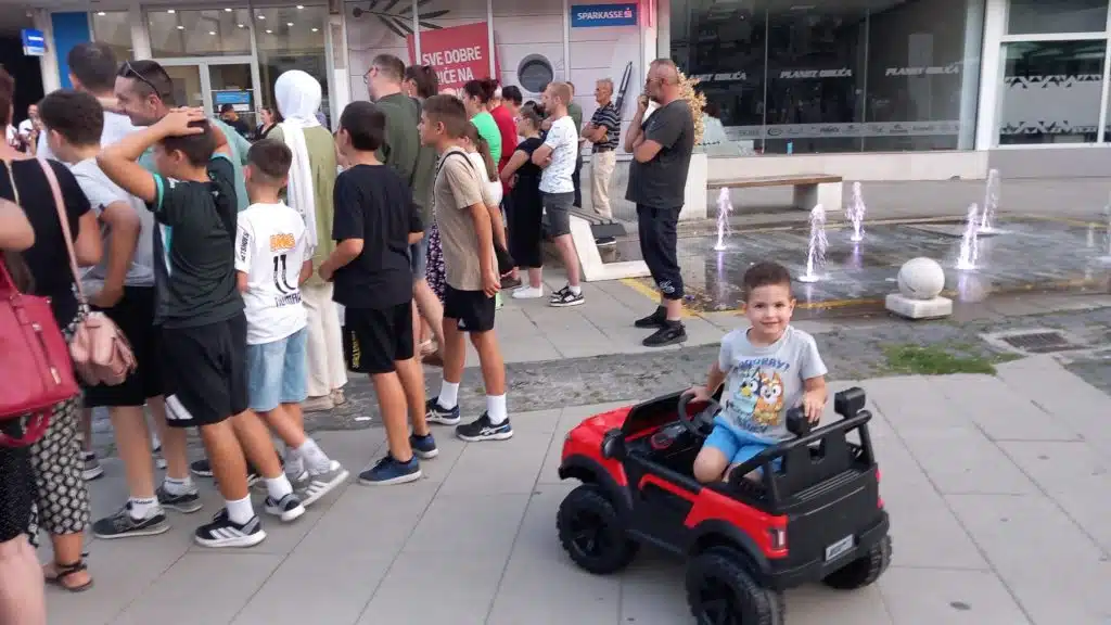 Travničke večeri u punom sjaju: umjetnost, muzika i sport u srcu grada (FOTO) Travničke večeri u punom sjaju: umjetnost, muzika i sport u srcu grada (FOTO)