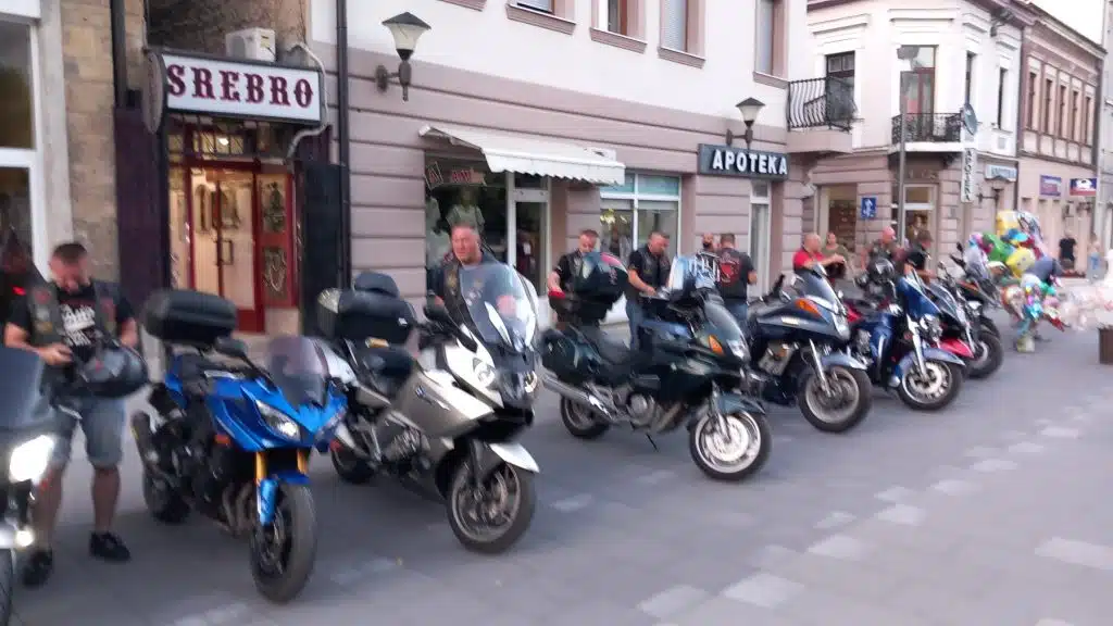 Travničke večeri u punom sjaju: umjetnost, muzika i sport u srcu grada (FOTO) Travničke večeri u punom sjaju: umjetnost, muzika i sport u srcu grada (FOTO)