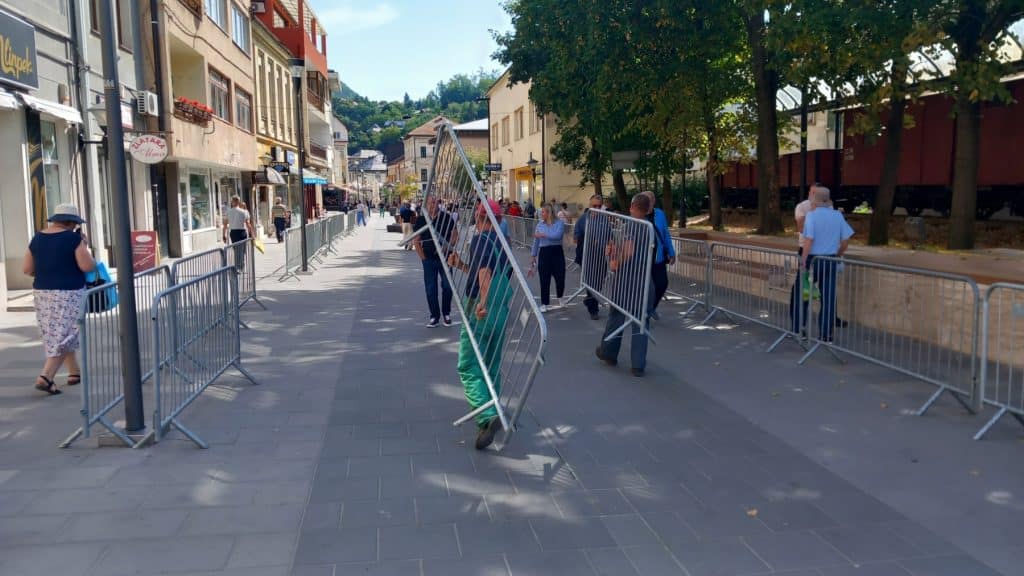 U Travniku uveliko teku pripreme za osmu Pharmamed Travnik noćnu utrku (FOTO) U Travniku uveliko teku pripreme za osmu Pharmamed Travnik noćnu utrku (FOTO)