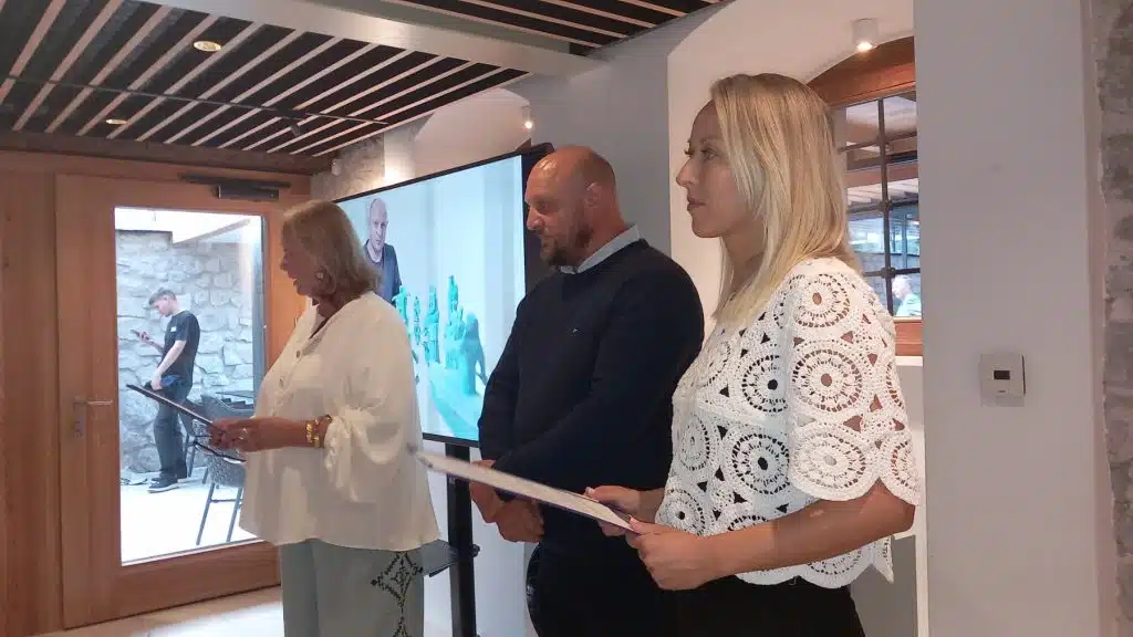 “Dani dijaspore Travnik 2025” otvoreni izložbom Petra Dolića (FOTO) “Dani dijaspore Travnik 2025” otvoreni izložbom Petra Dolića (FOTO)