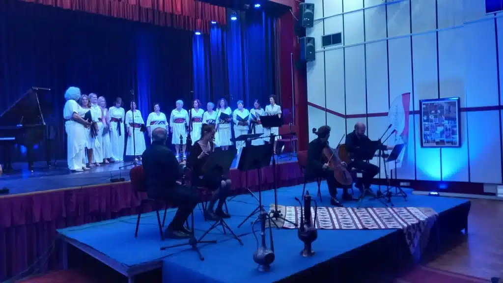 (FOTO) U Centru za kulturu Travnik održan koncert sevdaha u izvedbi zbora "Rosa" iz Slovenije (FOTO) U Centru za kulturu Travnik održan koncert sevdaha u izvedbi zbora "Rosa" iz Slovenije