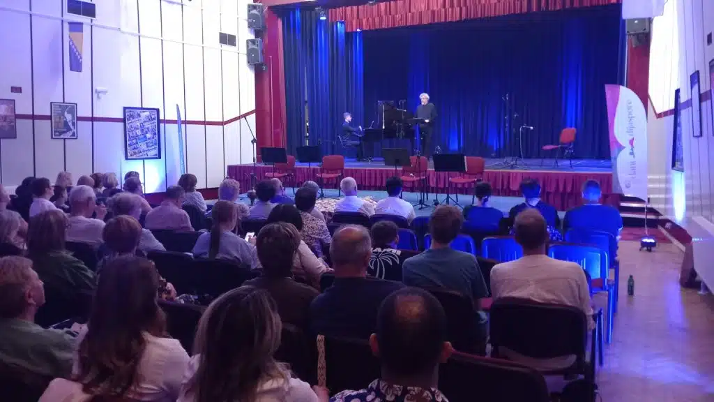 (FOTO) U Centru za kulturu Travnik održan koncert sevdaha u izvedbi zbora "Rosa" iz Slovenije (FOTO) U Centru za kulturu Travnik održan koncert sevdaha u izvedbi zbora "Rosa" iz Slovenije