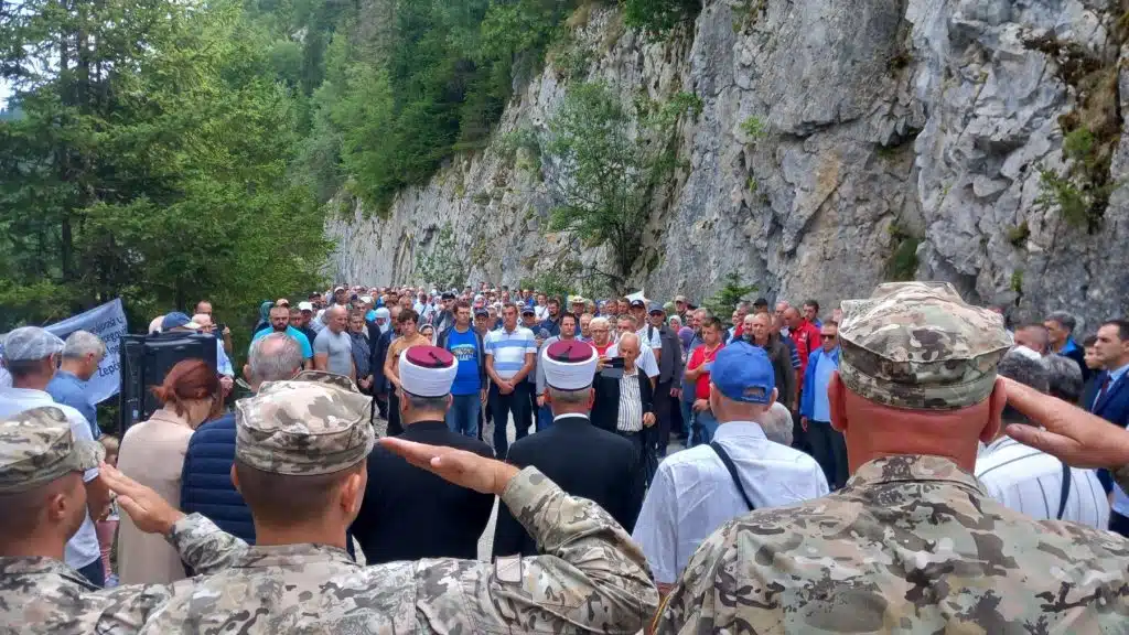 (FOTO) Obilježena godišnjica masakra na Korićanskim stijenama