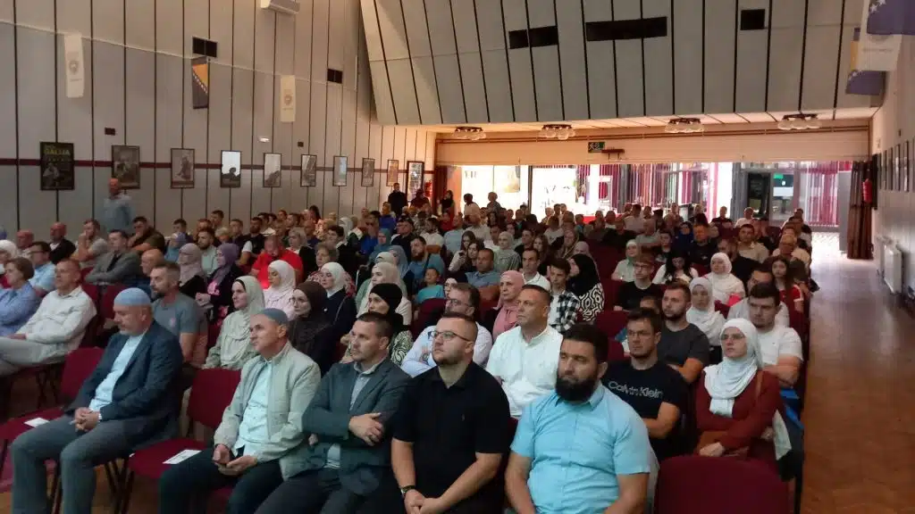 (FOTO) U Centru za kulturu općine Travnik održana promocija knjige “100 hutbi” Izeta-ef. Čamdžića