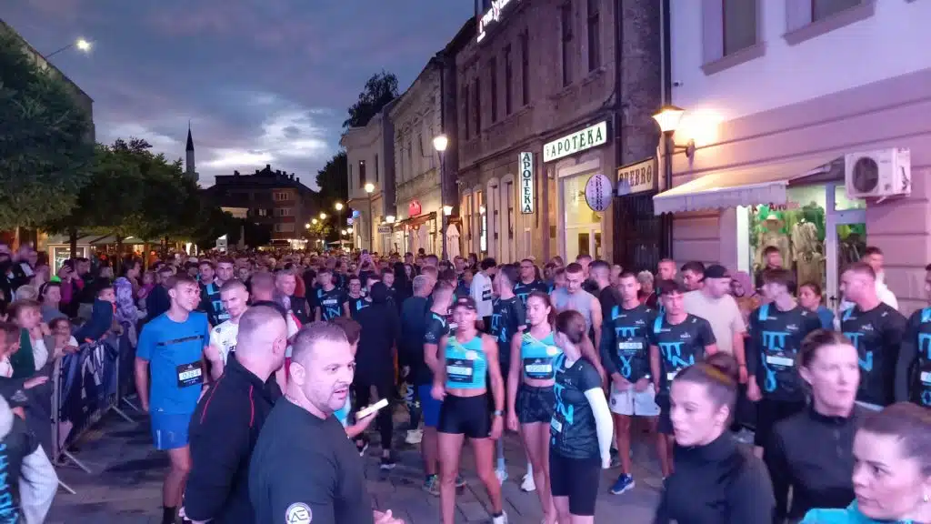 Održana spektakularna Travnik noćna utrka uz veliki broj trkača i posjetitelja (FOTO+VIDEO) 